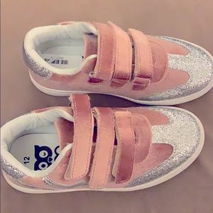 Adorable brand new new Hoo sneakers-never worn!